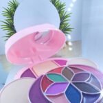 MAKE-UP KIT